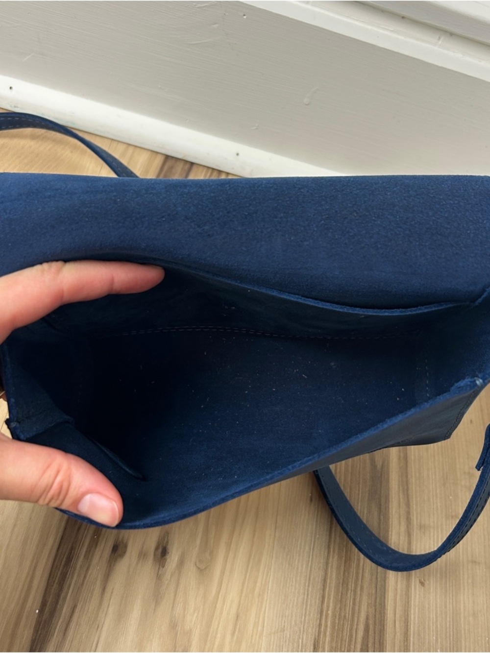 Portland Leather Navy Metro Crossbody Shoulder Bag EUC - Picture 4 of 8
